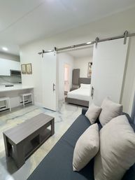 Luxury Suites: Close to Airport, Beaches & Fine Dining image 2