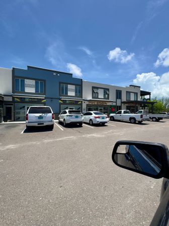 Luxury Suites: Close to Airport, Beaches & Fine Dining image 21