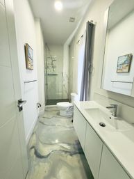 Luxury Suites: Close to Airport, Beaches & Fine Dining image 8