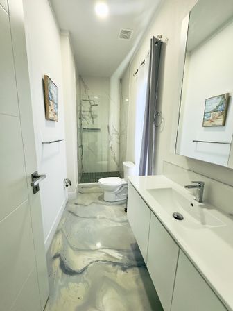 Luxury Suites: Close to Airport, Beaches & Fine Dining image 8