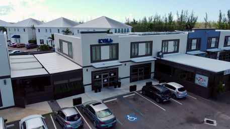 Luxury Suites: Close to Airport, Beaches & Fine Dining image 19