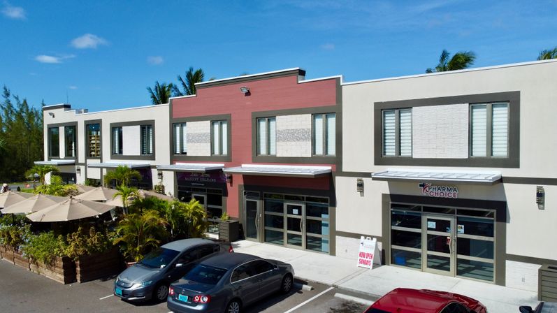 Luxury Suites: Close to Airport, Beaches & Fine Dining image 13
