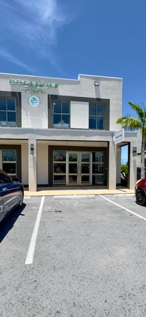 Luxury Suites: Close to Airport, Beaches & Fine Dining image 17