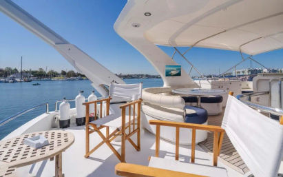 Exclusive Luxury Yacht Charter with Optional Jetski Rental image 8