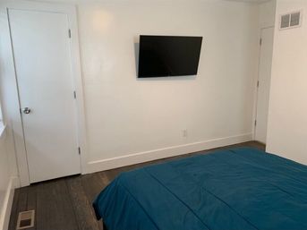 Polk Street Suites: Cozy Rowhouse Retreat image 11