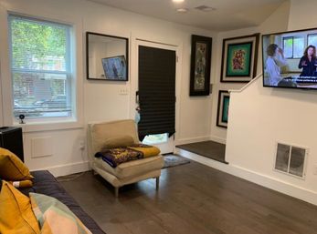 Polk Street Suites: Cozy Rowhouse Retreat image 3