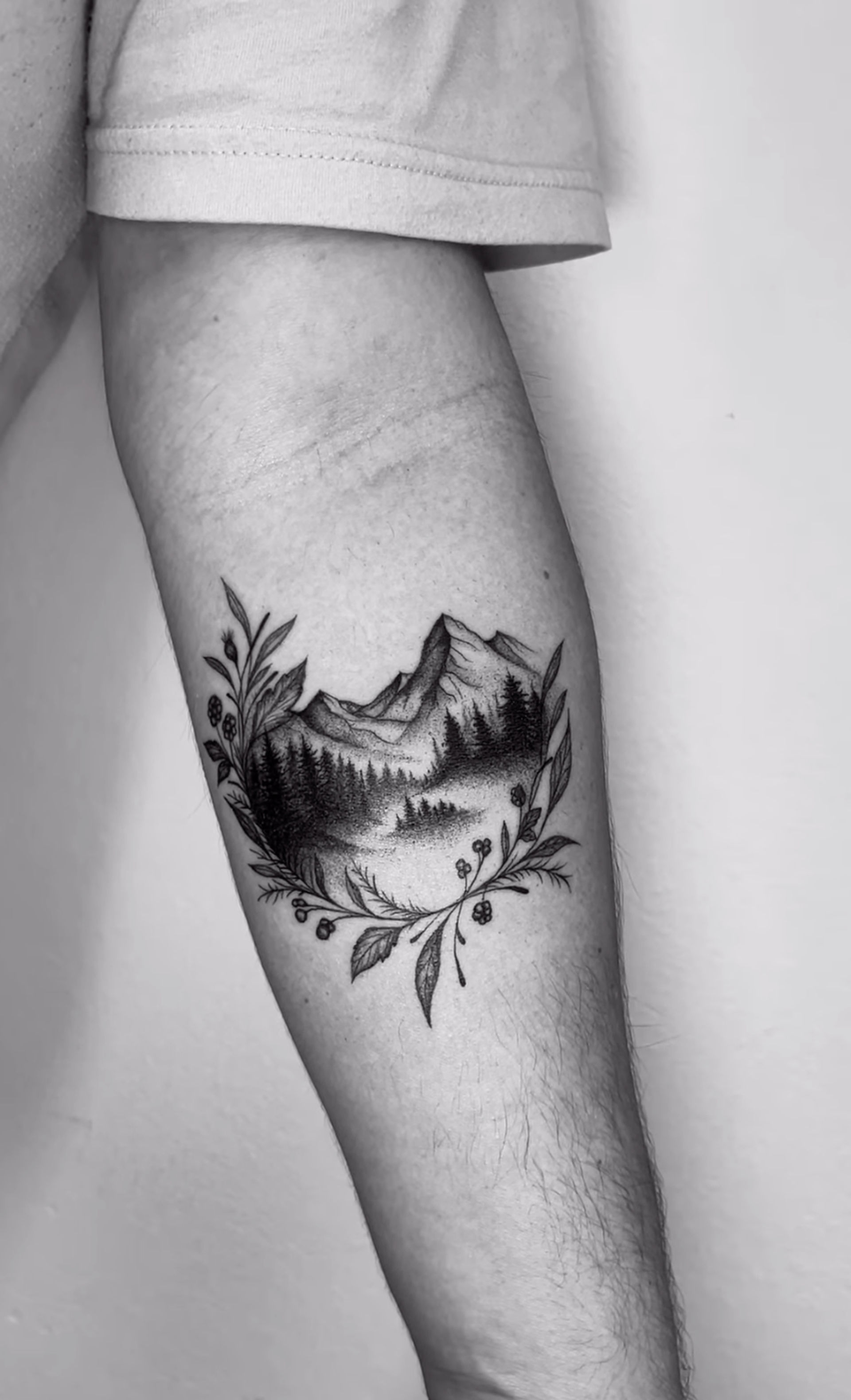 Group Tattoo Experience: Styles by Susy Fine Line & Ornamental Tattoos image 2