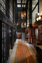 Staypineapple: Iconic Boutique Hotel in The Loop image 5