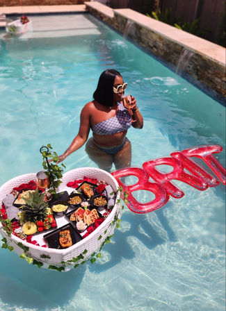 Dining on the Water: Floating Breakfast, Lunch, or Dinner Experience image 3