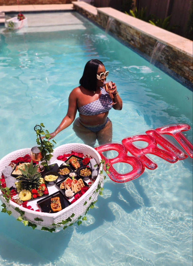 Dining on the Water: Floating Breakfast, Lunch, or Dinner Experience image 3