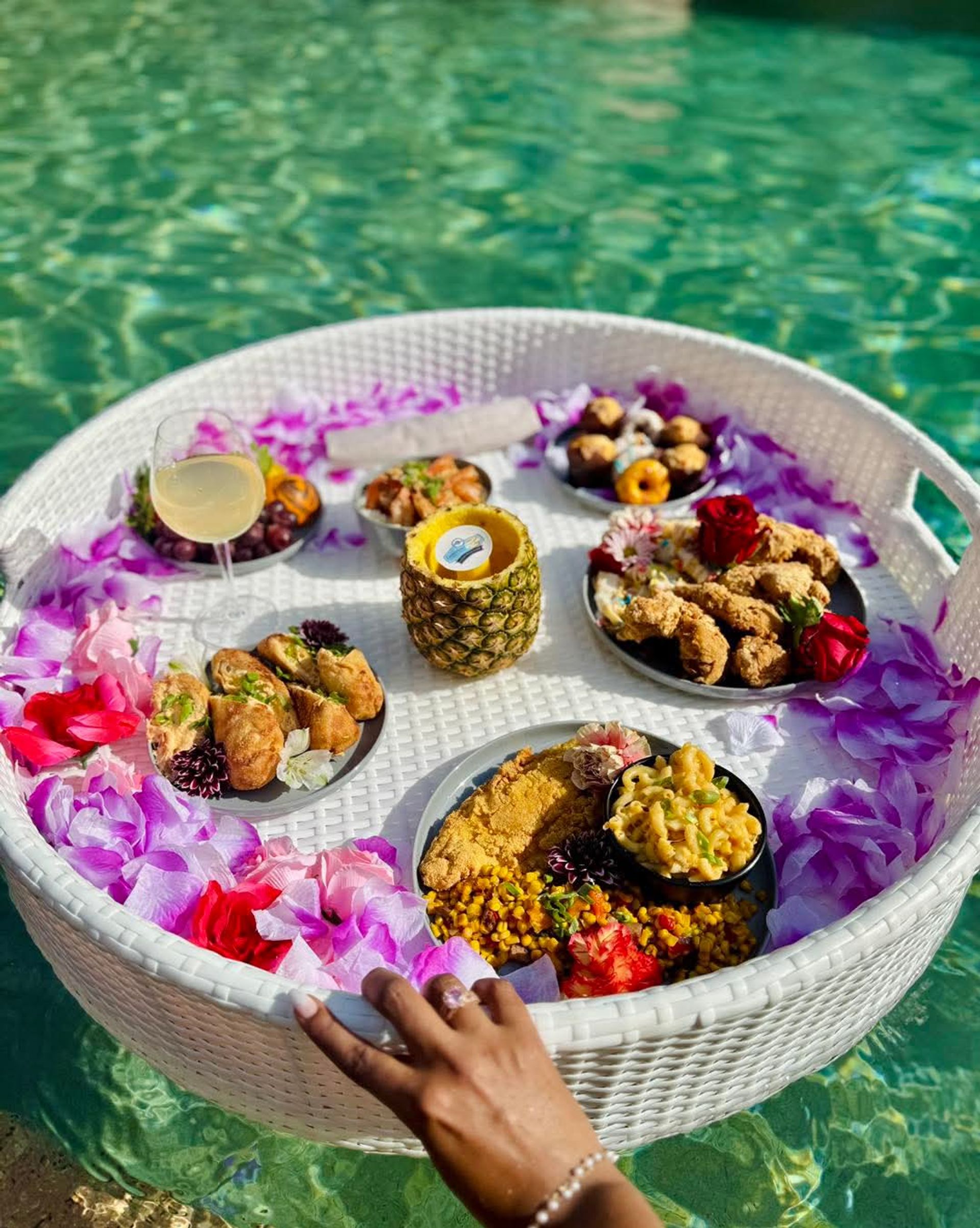 Dining on the Water: Floating Breakfast, Lunch, or Dinner Experience image 1