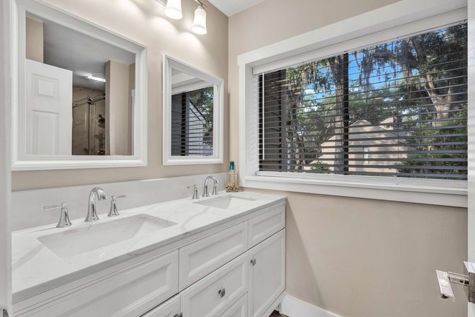 Harbour Town Retreat: Sea Pines 3BR Villa with Pool, Golf Views & Walk to Harbour Town image 45