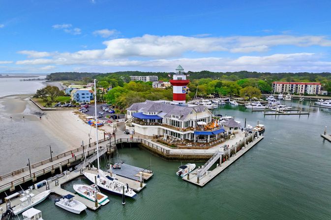 Harbour Town Retreat: Sea Pines 3BR Villa with Pool, Golf Views & Walk to Harbour Town image 23