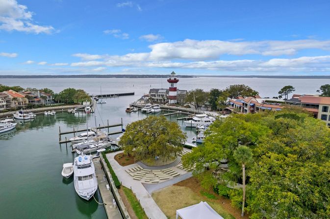 Harbour Town Retreat: Sea Pines 3BR Villa with Pool, Golf Views & Walk to Harbour Town image 17