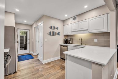 Harbour Town Retreat: Sea Pines 3BR Villa with Pool, Golf Views & Walk to Harbour Town image 18