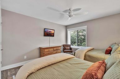 Harbour Town Retreat: Sea Pines 3BR Villa with Pool, Golf Views & Walk to Harbour Town image 39