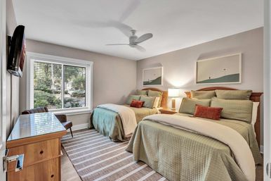Harbour Town Retreat: Sea Pines 3BR Villa with Pool, Golf Views & Walk to Harbour Town image 46