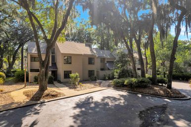 Harbour Town Retreat: Sea Pines 3BR Villa with Pool, Golf Views & Walk to Harbour Town image 10