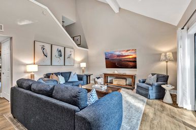 Harbour Town Retreat: Sea Pines 3BR Villa with Pool, Golf Views & Walk to Harbour Town image 3