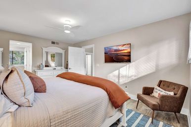 Harbour Town Retreat: Sea Pines 3BR Villa with Pool, Golf Views & Walk to Harbour Town image 21