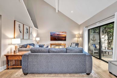 Harbour Town Retreat: Sea Pines 3BR Villa with Pool, Golf Views & Walk to Harbour Town image 15