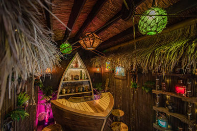 Host Legendary Parties: Mobile Pub and Bar on Wheels in Los Angeles image 6