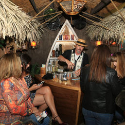 Host Legendary Parties: Mobile Pub and Bar on Wheels in Los Angeles image 4