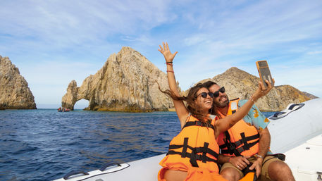 Boat Ride to the Famous Arch & San José City Tour with Lunch image 2