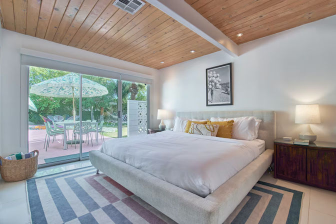 Pink Pool Paradise: Your Perfect Palm Springs Weekend Getaway image 15