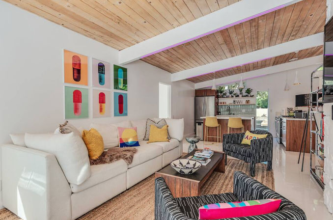 Pink Pool Paradise: Your Perfect Palm Springs Weekend Getaway image 2