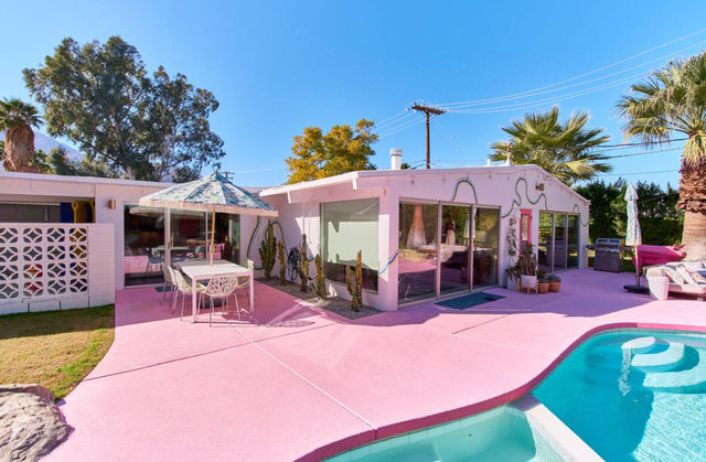 Pink Pool Paradise: Your Perfect Palm Springs Weekend Getaway image 4