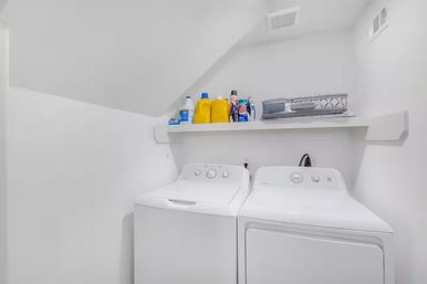 Retro Paradise: Charming Rental with Private Backyard + Hot Tub, 10 Min to Downtown image 31