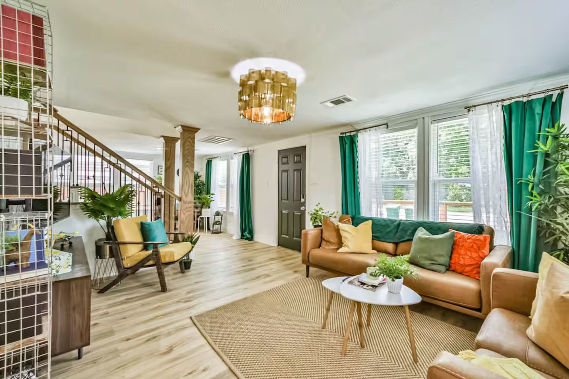 Retro Paradise: Charming Rental with Private Backyard + Hot Tub, 10 Min to Downtown image 1