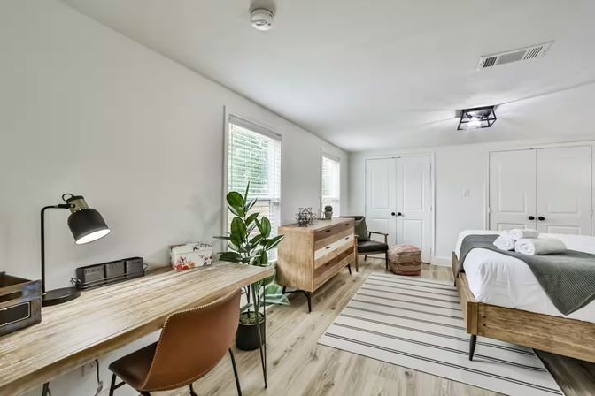 Retro Paradise: Charming Rental with Private Backyard + Hot Tub, 10 Min to Downtown image 23