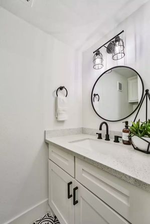 Retro Paradise: Charming Rental with Private Backyard + Hot Tub, 10 Min to Downtown image 22