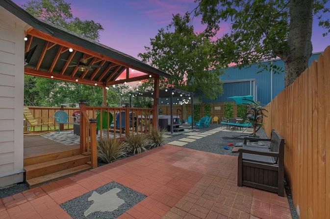 Retro Paradise: Charming Rental with Private Backyard + Hot Tub, 10 Min to Downtown image 37
