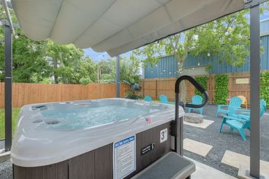 Retro Paradise: Charming Rental with Private Backyard + Hot Tub, 10 Min to Downtown image 8