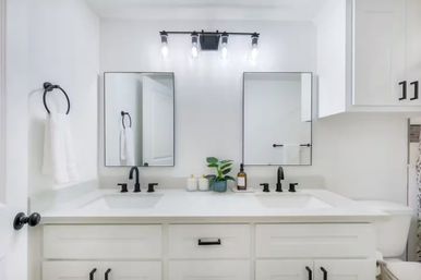 Retro Paradise: Charming Rental with Private Backyard + Hot Tub, 10 Min to Downtown image 21