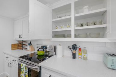 Retro Paradise: Charming Rental with Private Backyard + Hot Tub, 10 Min to Downtown image 12