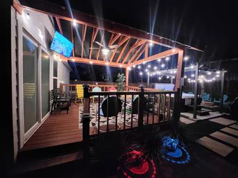 Retro Paradise: Charming Rental with Private Backyard + Hot Tub, 10 Min to Downtown image 6