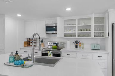 Retro Paradise: Charming Rental with Private Backyard + Hot Tub, 10 Min to Downtown image 24
