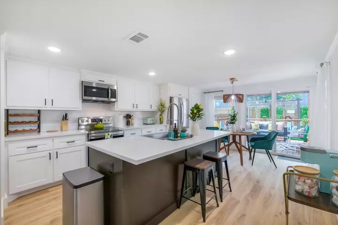 Retro Paradise: Charming Rental with Private Backyard + Hot Tub, 10 Min to Downtown image 11