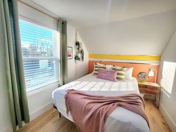 Retro Paradise: Charming Rental with Private Backyard + Hot Tub, 10 Min to Downtown image 18