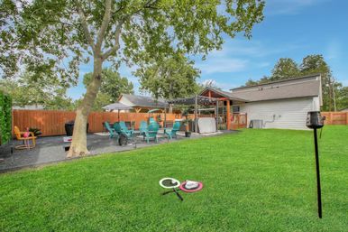 Retro Paradise: Charming Rental with Private Backyard + Hot Tub, 10 Min to Downtown image 27