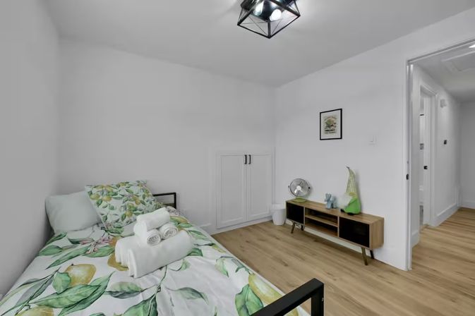 Retro Paradise: Charming Rental with Private Backyard + Hot Tub, 10 Min to Downtown image 19