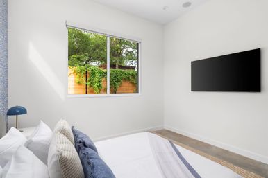 ArtHaus: Luxe East Austin Escape with Pool, Hot Tub + Firepit image 15