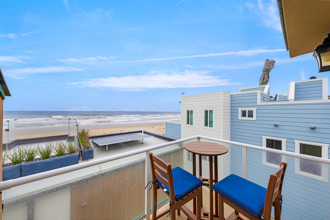 Mission Beach 4 Bedroom Rental: Wave Hello to Paradise! image 1