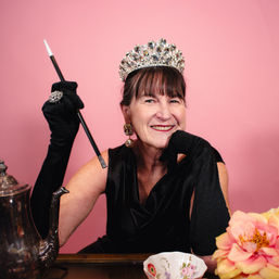 Hollywood Starlet Photoshoot with Costumes, Wigs & Backdrops! image 5