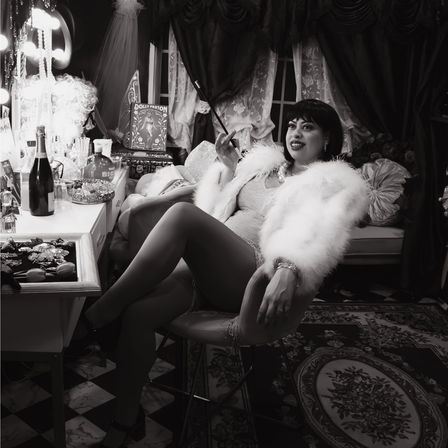 Hollywood Starlet Photoshoot with Costumes, Wigs & Backdrops! image 6