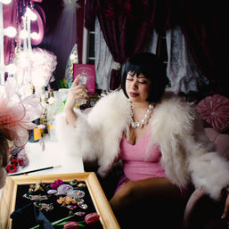 Hollywood Starlet Photoshoot with Costumes, Wigs & Backdrops! image 4